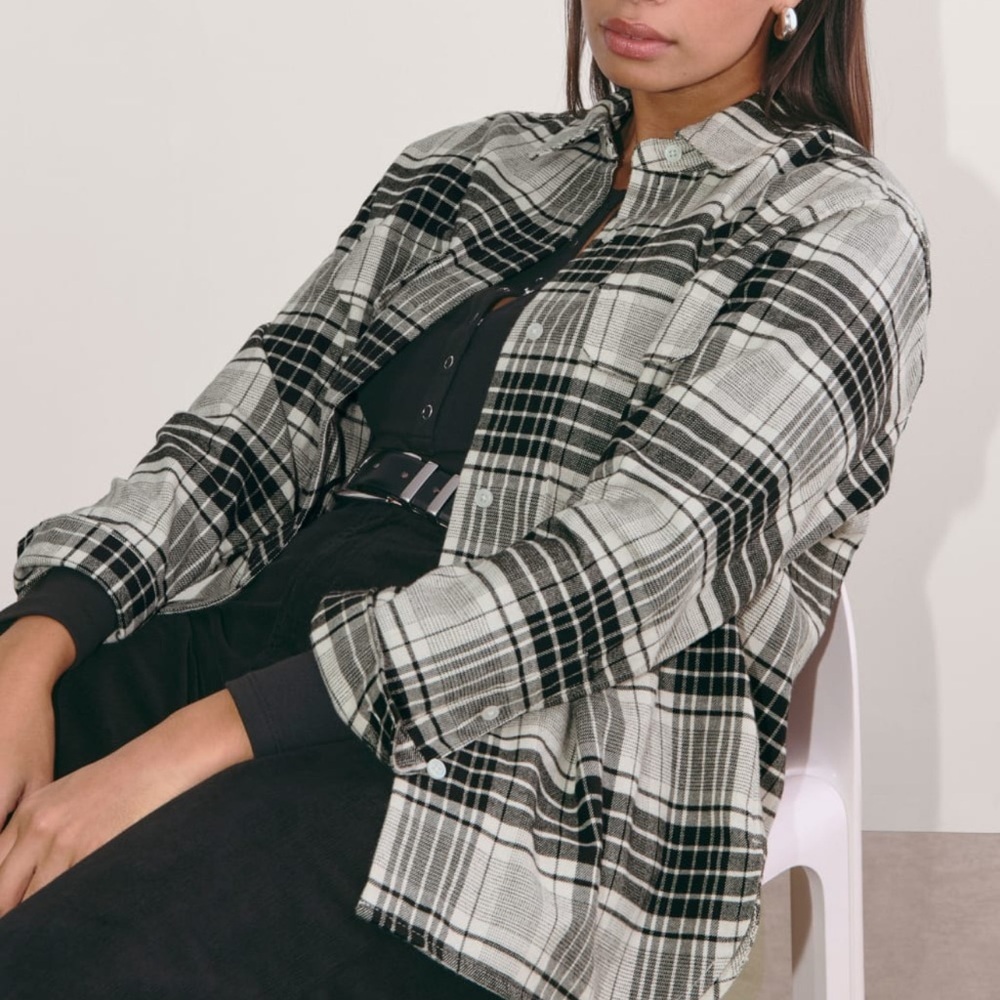 $118  Everlane The Boyfriend Flannel Shirt Black White Grey Plaid Women’s Large